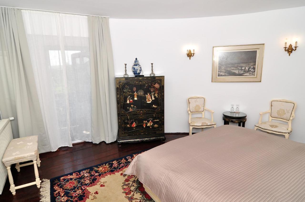 Bed & Breakfast Popamuseum Tarpesti Strada Muzeului Nr 28 Tîrpeşti Exterior foto