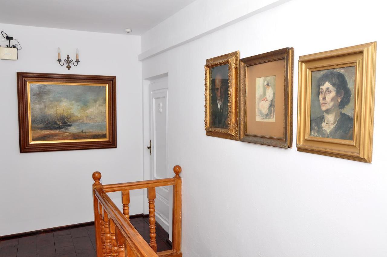Bed & Breakfast Popamuseum Tarpesti Strada Muzeului Nr 28 Tîrpeşti Exterior foto