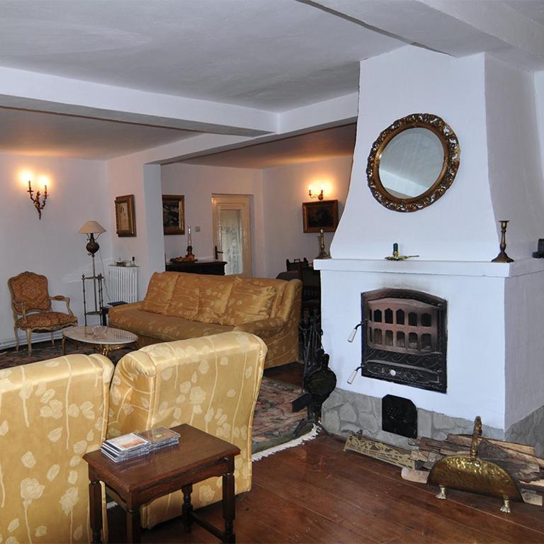 Bed & Breakfast Popamuseum Tarpesti Strada Muzeului Nr 28 Tîrpeşti Exterior foto