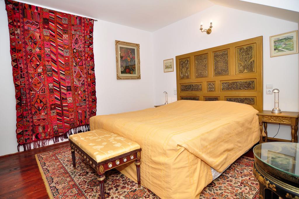 Bed & Breakfast Popamuseum Tarpesti Strada Muzeului Nr 28 Tîrpeşti Exterior foto