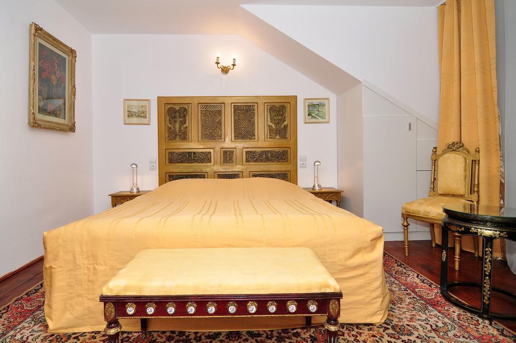 Bed & Breakfast Popamuseum Tarpesti Strada Muzeului Nr 28 Tîrpeşti Exterior foto