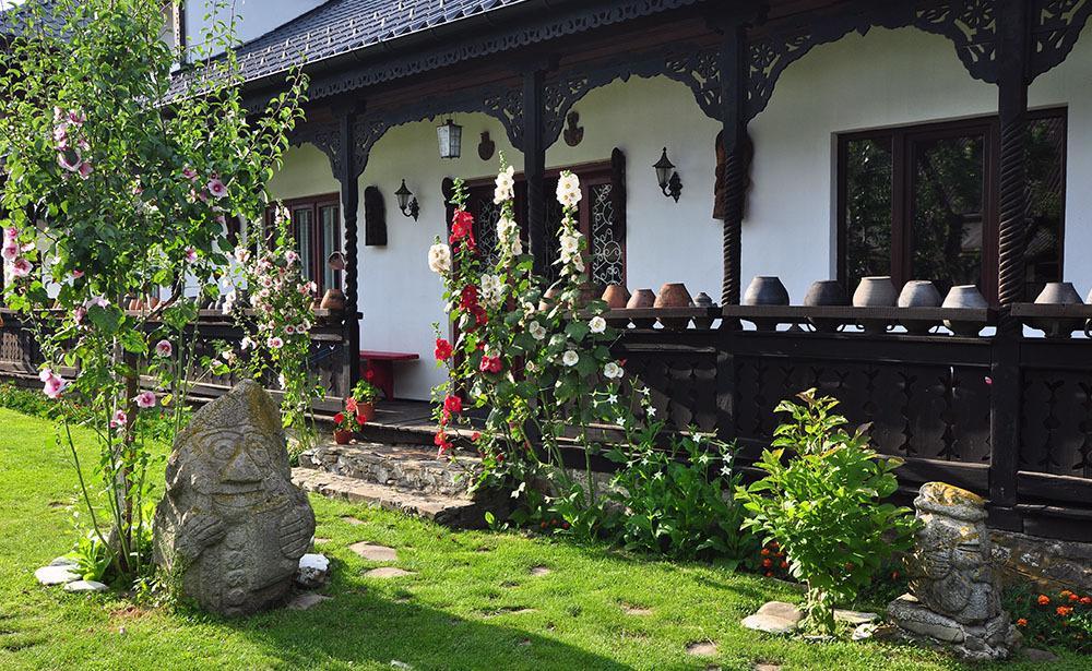 Bed & Breakfast Popamuseum Tarpesti Strada Muzeului Nr 28 Tîrpeşti Exterior foto