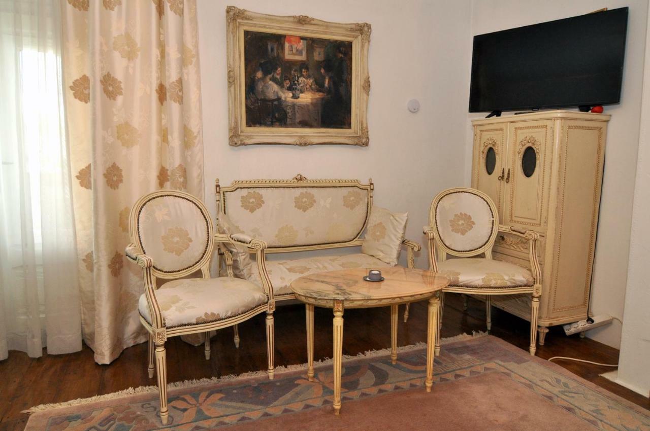 Bed & Breakfast Popamuseum Tarpesti Strada Muzeului Nr 28 Tîrpeşti Exterior foto